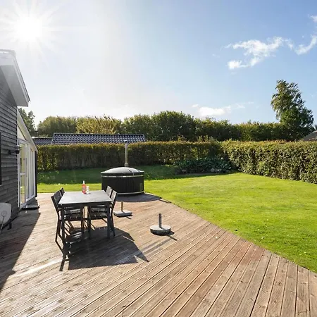 Holiday home Stunning In With Wifi Hejls
